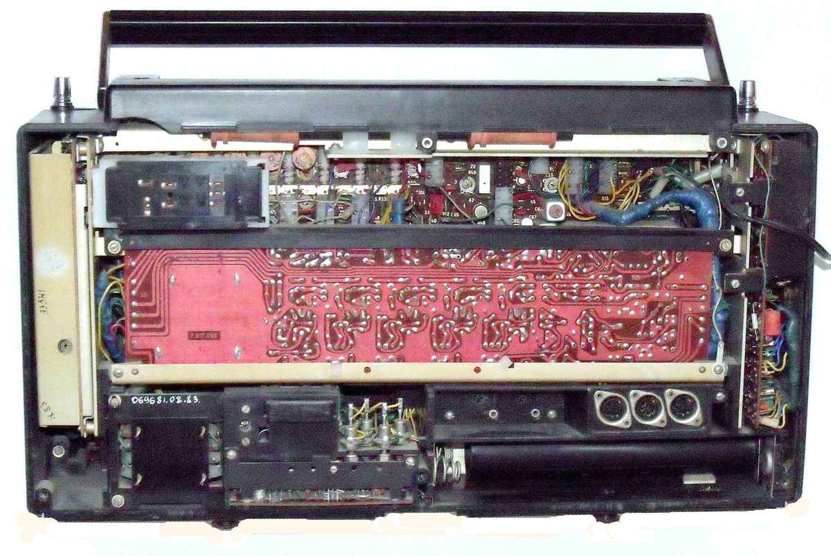 Ruský výrobca, LENINGRAD 010 stereo (Ленинград-010-стерео)(Rádio)